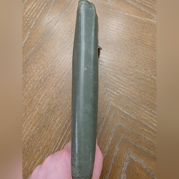 Hobo Danette Green Hide Leather Wallet - Picture 2 of 6